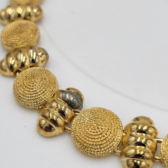 Vintage Button Beehive Choker Necklace 18" Matte Gold Tone Swirled Textured - Picture 6 of 14